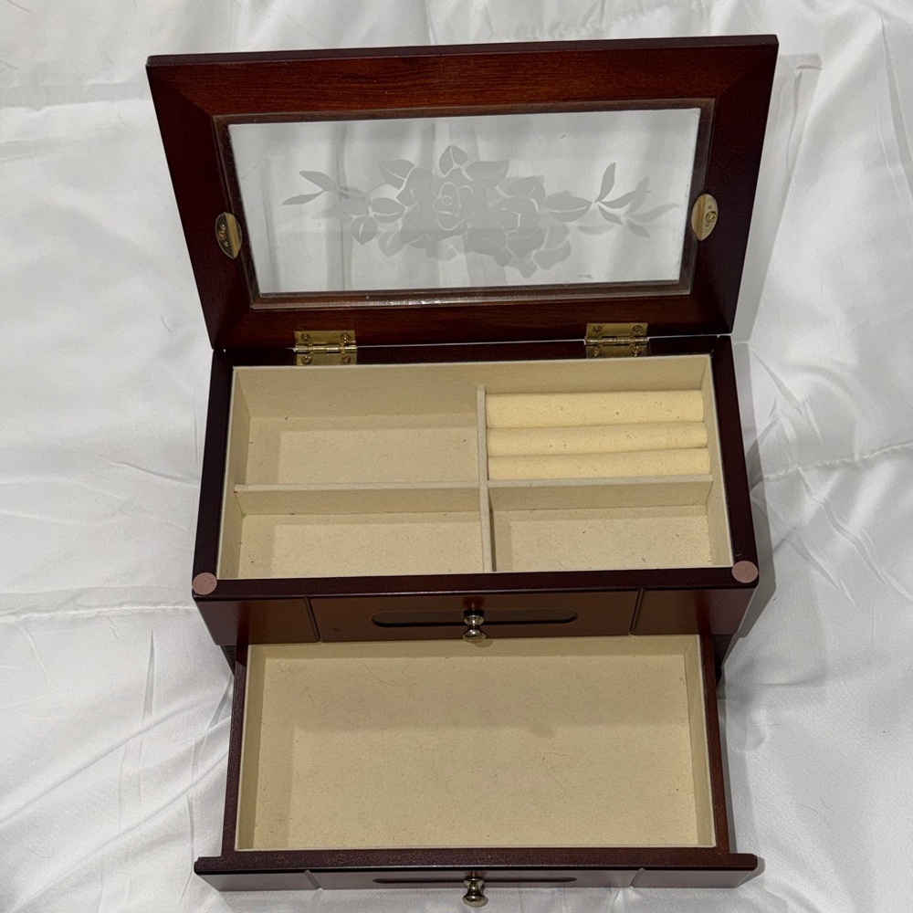 Elegant Brown Wooden Jewelry Box - Picture 4 of 11